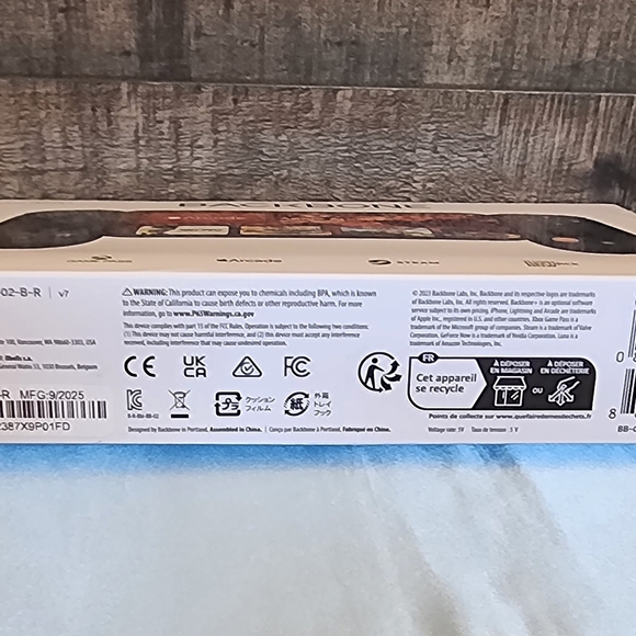 NEW Backbone One (Lightning) with Game Pass Mobile Gaming Controller for iPhone - Picture 3 of 7